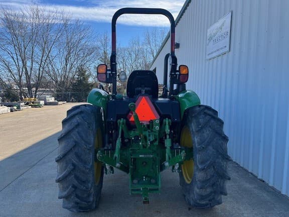 Image of John Deere 5045E equipment image 3