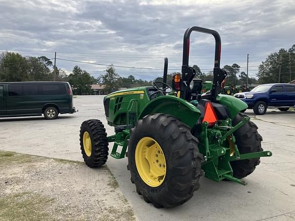 Image of John Deere 5045E equipment image 4