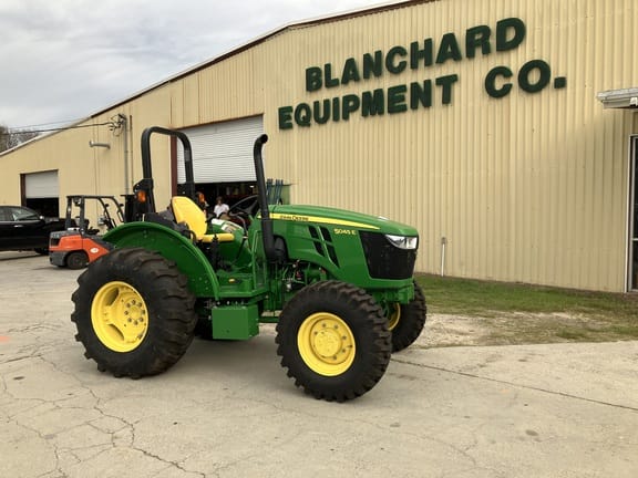 2022 John Deere 5045E Equipment Image0