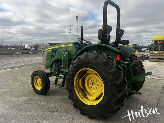 Image of John Deere 5045E equipment image 3