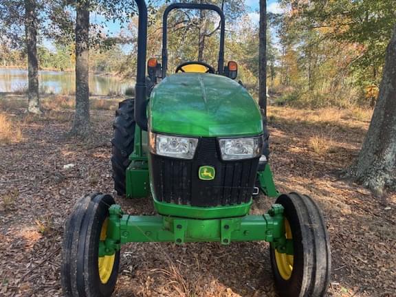 Image of John Deere 5045E equipment image 3