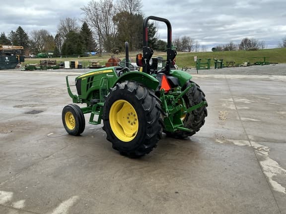 Image of John Deere 5045E equipment image 4