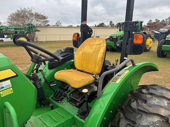 Image of John Deere 5045E equipment image 4