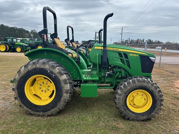 Image of John Deere 5045E equipment image 1