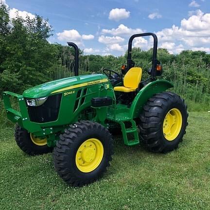 Image of John Deere 5045E equipment image 4