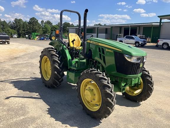 Image of John Deere 5045E equipment image 3