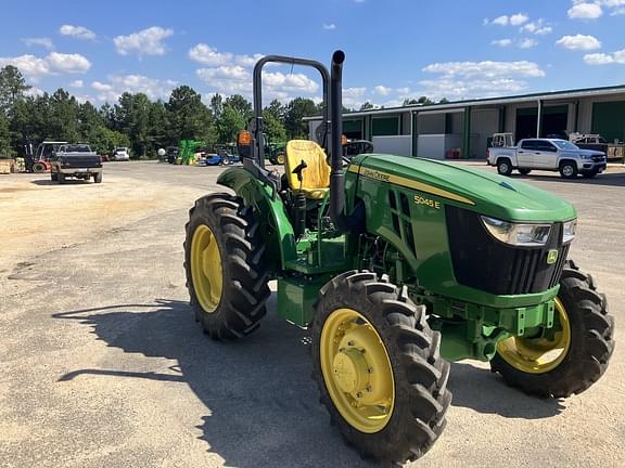 Image of John Deere 5045E equipment image 4