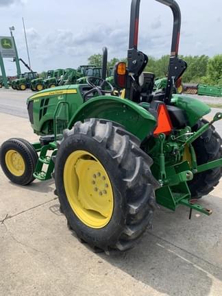 Image of John Deere 5045E equipment image 4