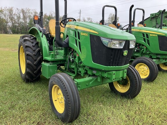 2022 John Deere 5045E Equipment Image0