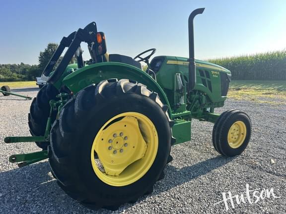 Image of John Deere 5045E equipment image 3