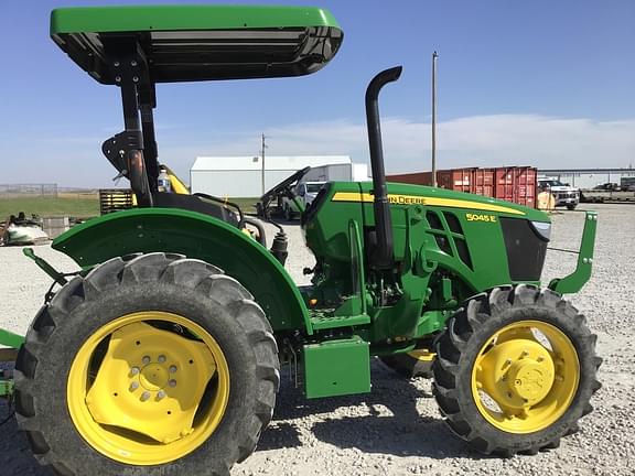 Image of John Deere 5045E equipment image 3