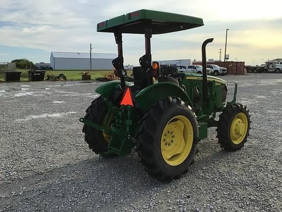 Image of John Deere 5045E equipment image 3