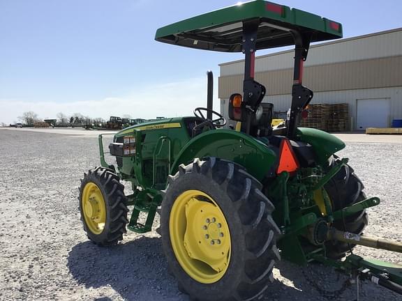 Image of John Deere 5045E equipment image 4