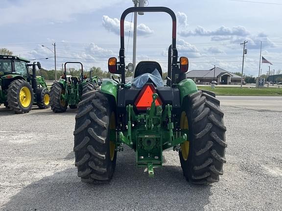 Image of John Deere 5045E equipment image 3