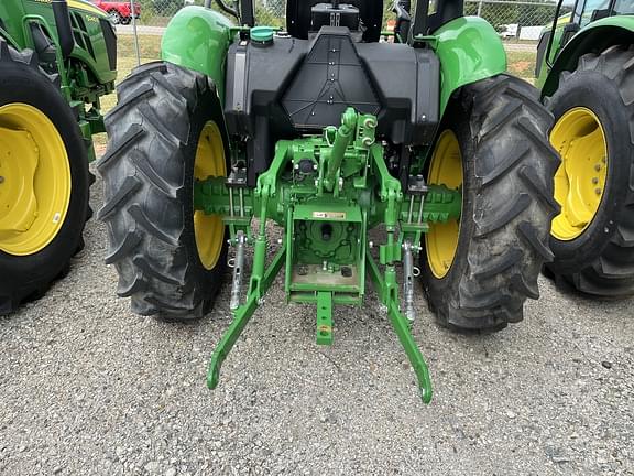 Image of John Deere 5045E equipment image 3