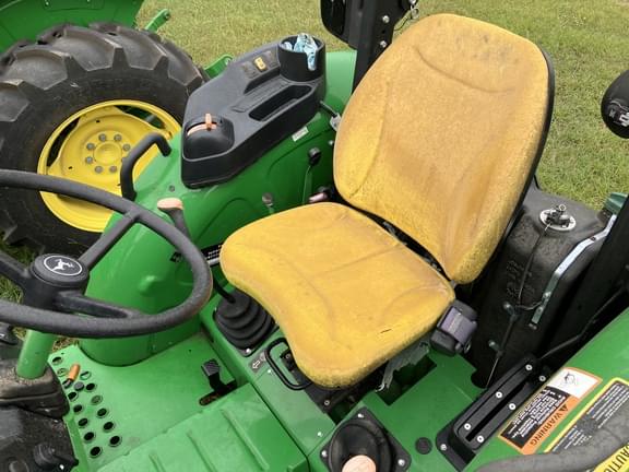 Image of John Deere 5045E equipment image 3