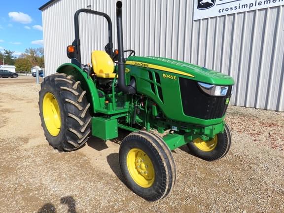 Image of John Deere 5045E equipment image 4