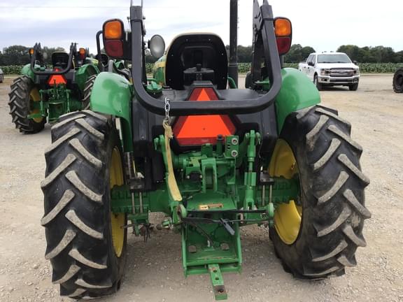 Image of John Deere 5045E equipment image 3