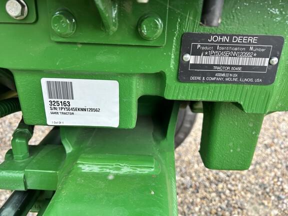 Image of John Deere 5045E equipment image 4