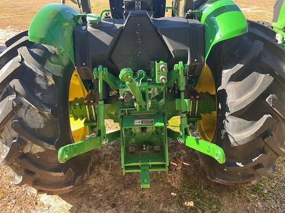Image of John Deere 5045E equipment image 4
