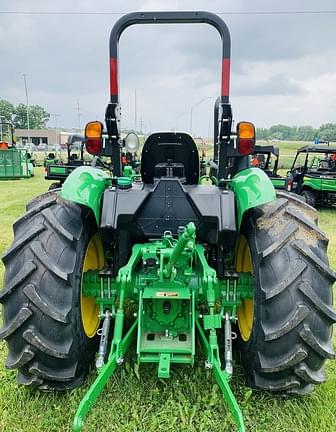 Image of John Deere 5045E equipment image 4