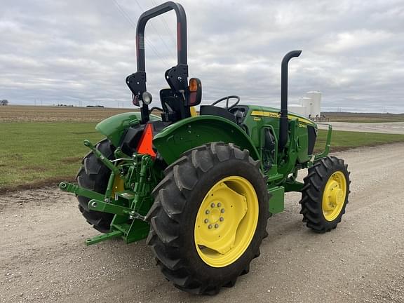 Image of John Deere 5045E equipment image 4