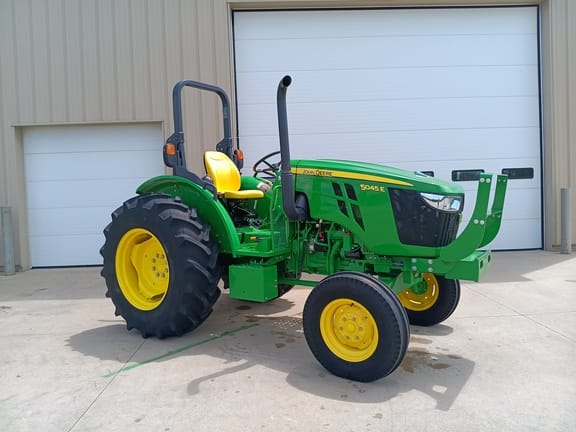 2022 John Deere 5045E Equipment Image0