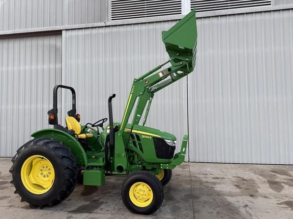 Image of John Deere 5045E equipment image 3