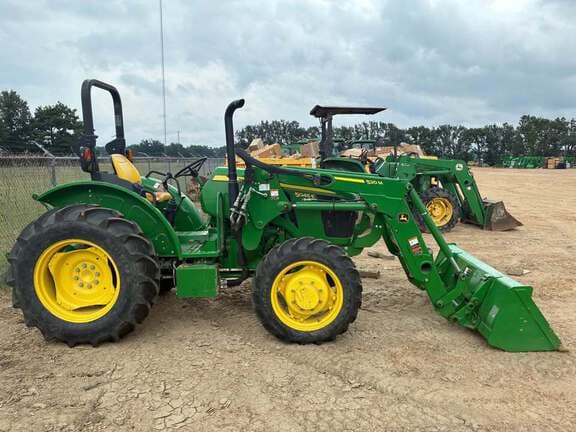 Image of John Deere 5045E equipment image 3