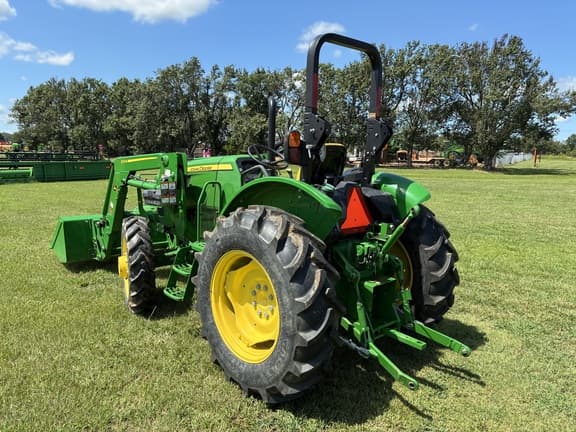 Image of John Deere 5045E equipment image 3
