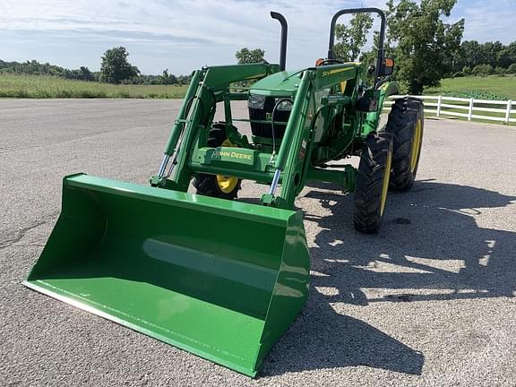 Image of John Deere 5045E equipment image 3