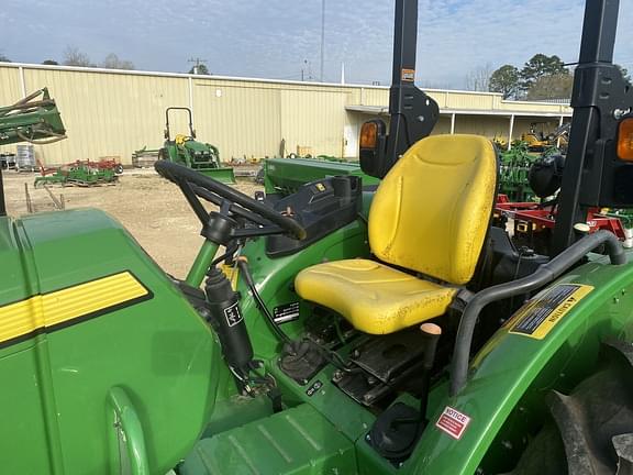 Image of John Deere 5045E equipment image 3