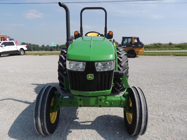 Image of John Deere 5045E equipment image 4