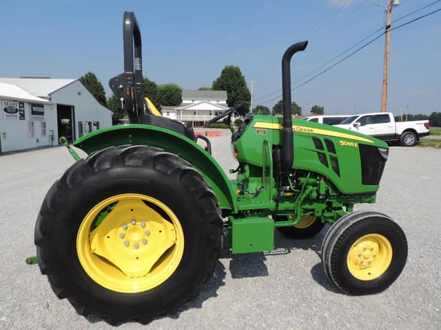 Image of John Deere 5045E equipment image 3