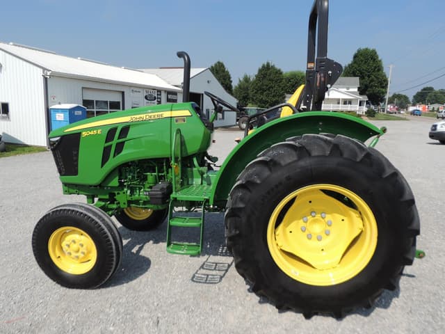 Image of John Deere 5045E equipment image 1