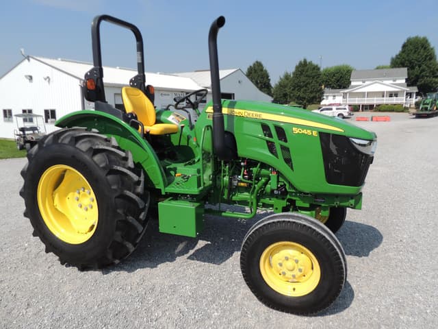 Image of John Deere 5045E equipment image 2