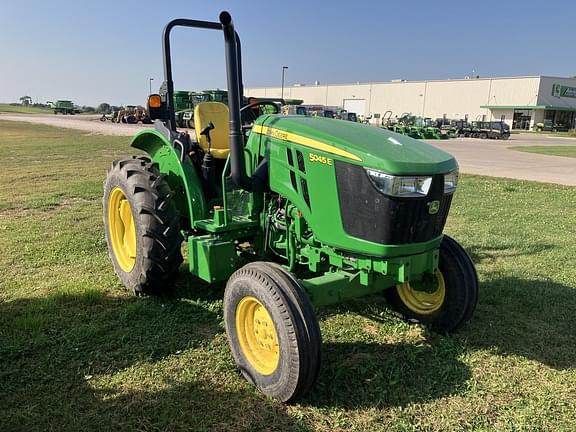 Image of John Deere 5045E equipment image 2