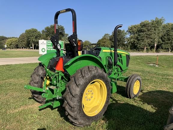 Image of John Deere 5045E equipment image 4