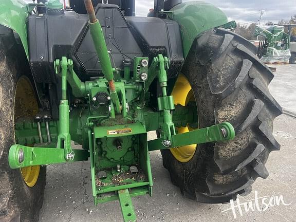 Image of John Deere 5045E equipment image 4