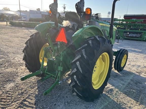 Image of John Deere 5045E equipment image 3