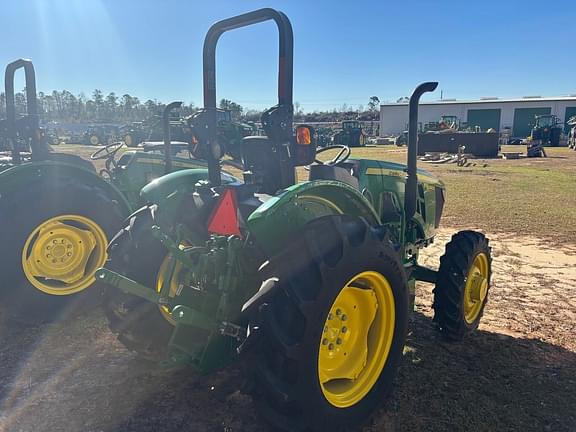 Image of John Deere 5045E equipment image 3