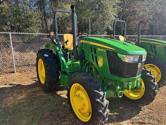 Image of John Deere 5045E equipment image 2