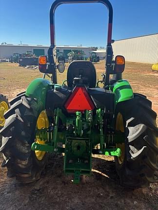 Image of John Deere 5045E equipment image 4