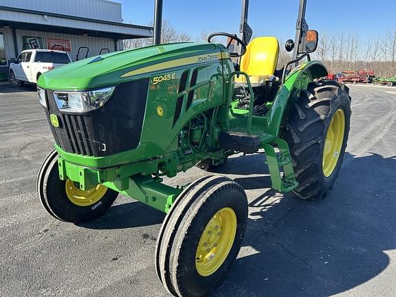 Image of John Deere 5045E equipment image 2