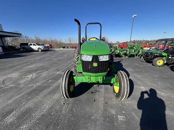 Image of John Deere 5045E equipment image 3