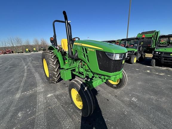 Image of John Deere 5045E equipment image 4