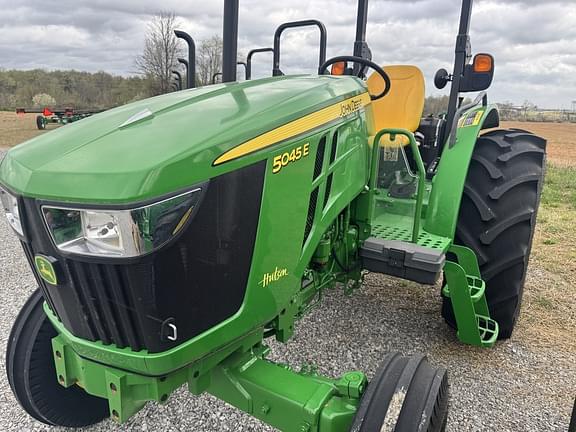 Image of John Deere 5045E equipment image 1