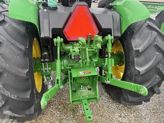 Image of John Deere 5045E equipment image 4