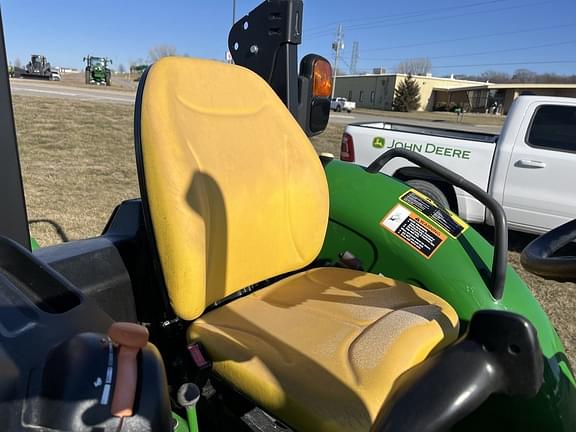 Image of John Deere 5045E equipment image 3