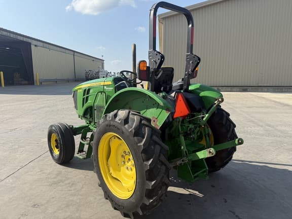Image of John Deere 5045E equipment image 4